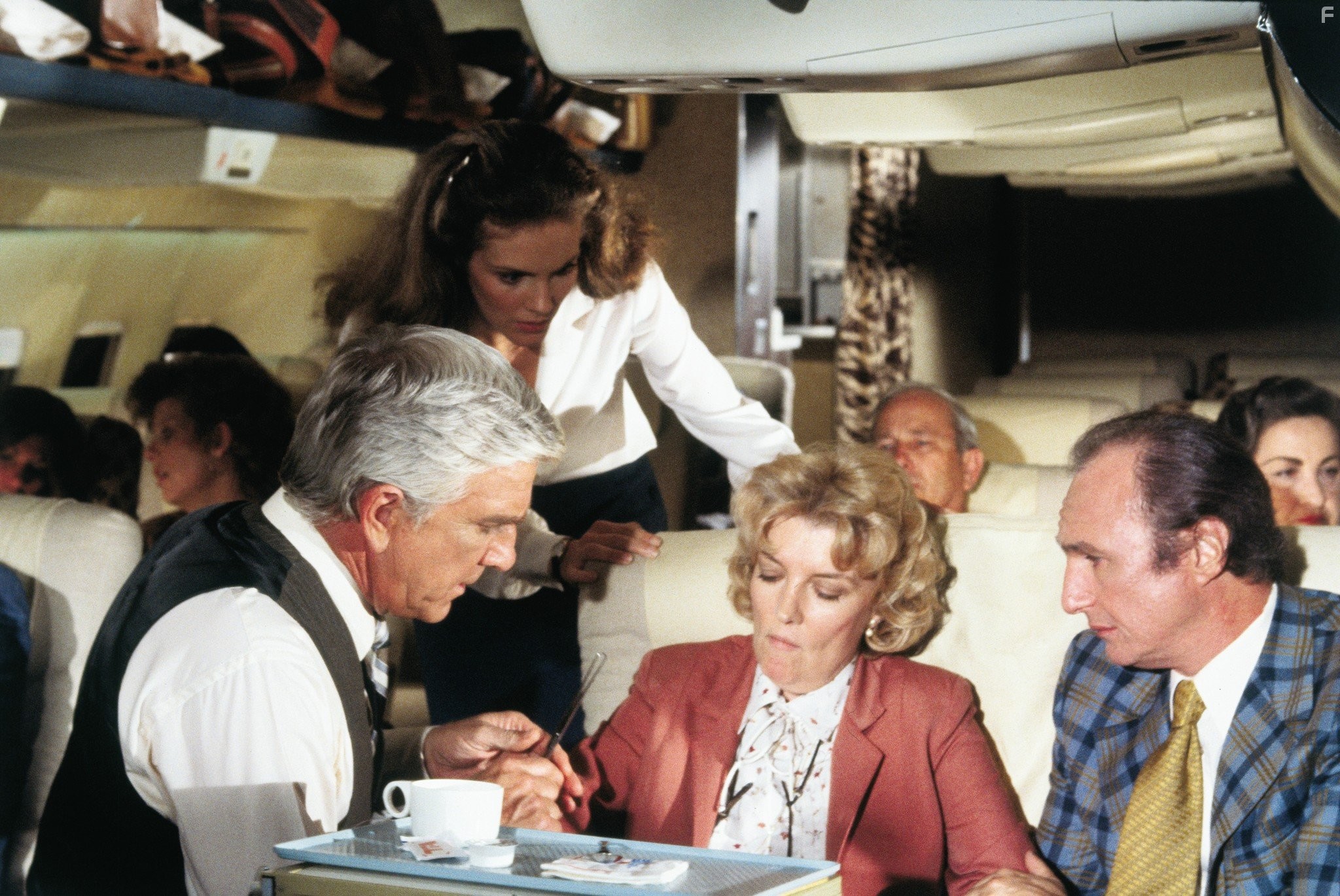Leslie Nielsen, Julie Hagerty, Howard Honig, and Mary Mercier in Аэроплан (1980)