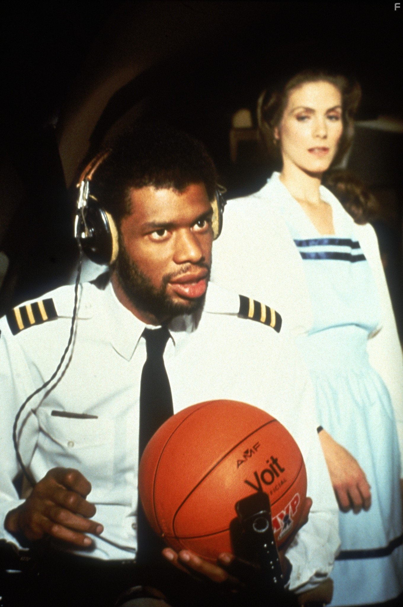 Kareem Abdul-Jabbar and Julie Hagerty in Аэроплан (1980)