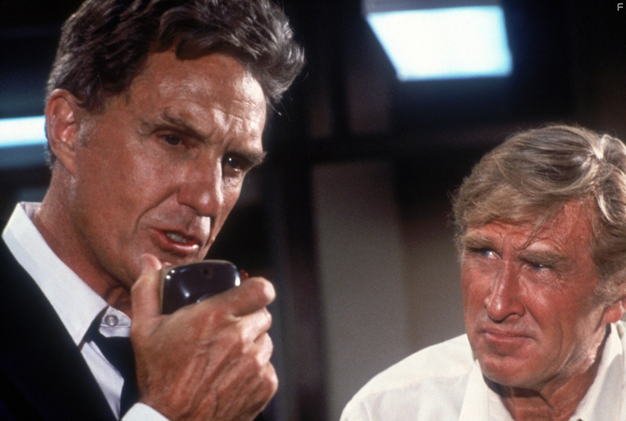 Lloyd Bridges and Robert Stack in Аэроплан (1980)