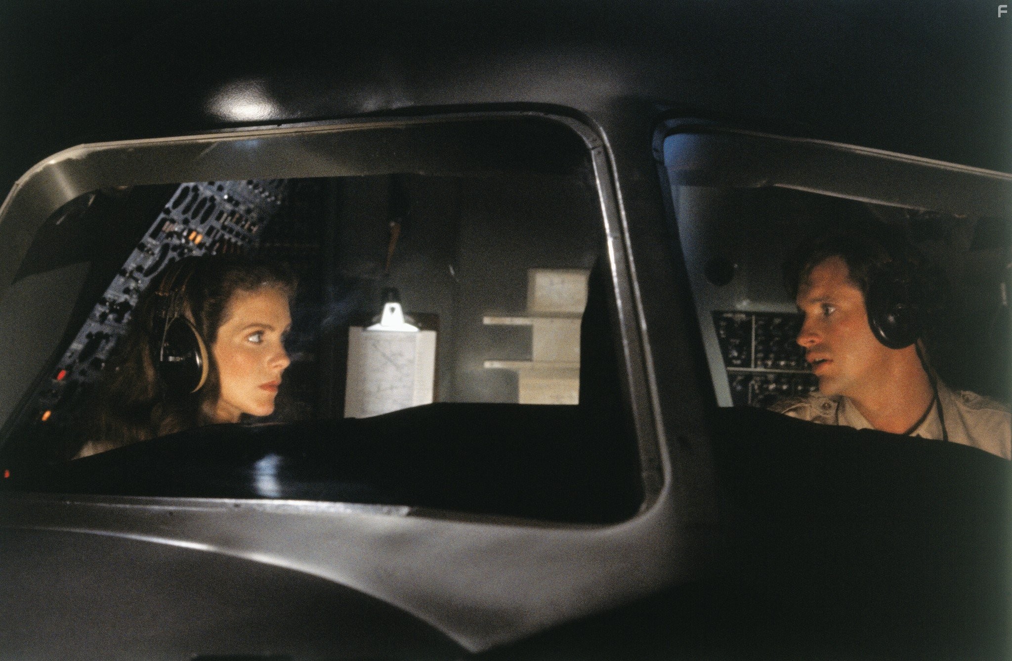 Robert Hays and Julie Hagerty in Аэроплан (1980)