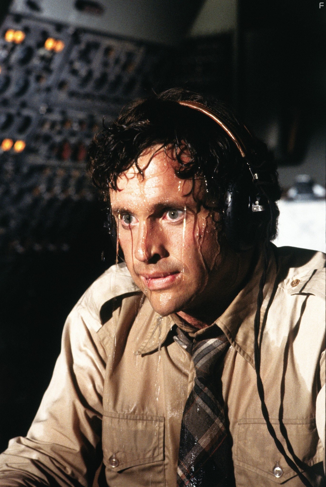 Robert Hays in Аэроплан (1980)