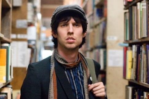 Jon Heder in Маменькин сынок (2007)