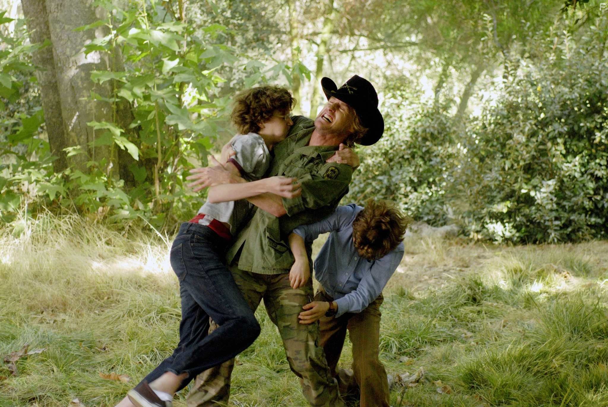 Owen Wilson, Troy Gentile, and Nate Hartley in Школа выживания (2008)