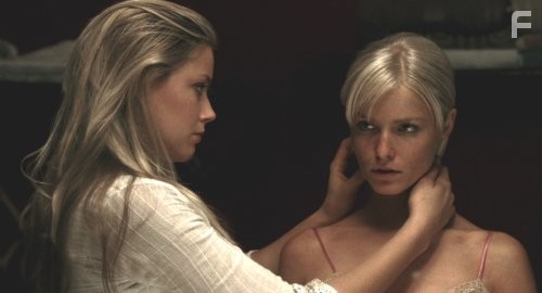 Amber Heard and Whitney Able in Bсе парни любят Мэнди Лейн (2006)