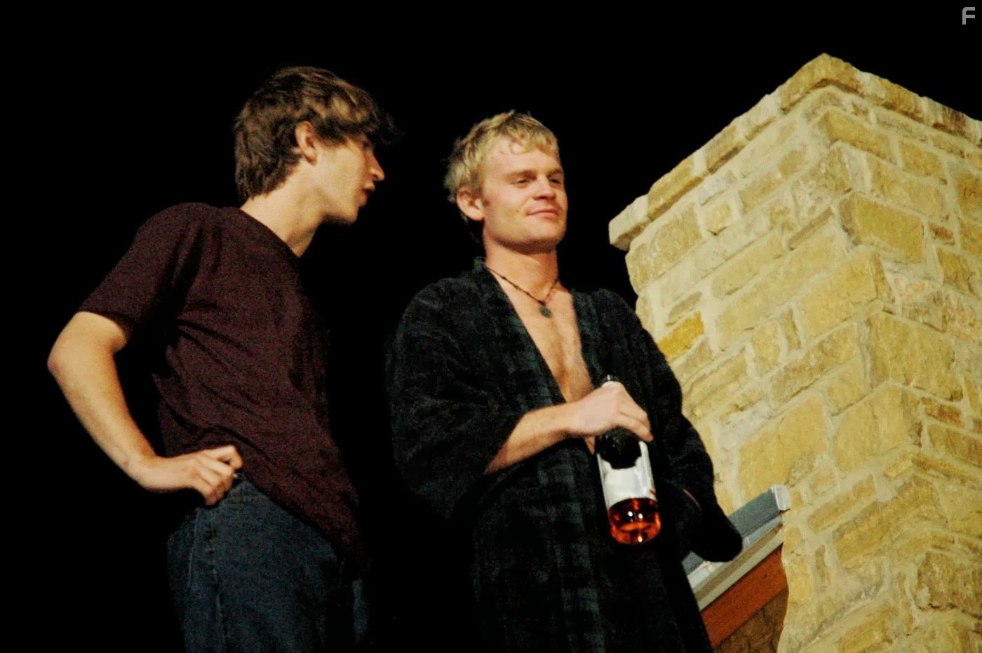 Michael Welch and Adam Powell in Bсе парни любят Мэнди Лейн (2006)