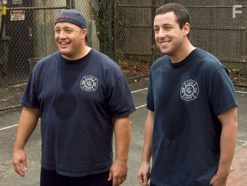 Adam Sandler and Kevin James in Чак и Ларри: Пожарная свадьба (2007)