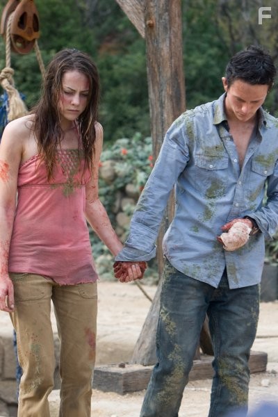 Jonathan Tucker and Jena Malone in Руины (2008)