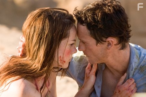 Jonathan Tucker and Jena Malone in Руины (2008)