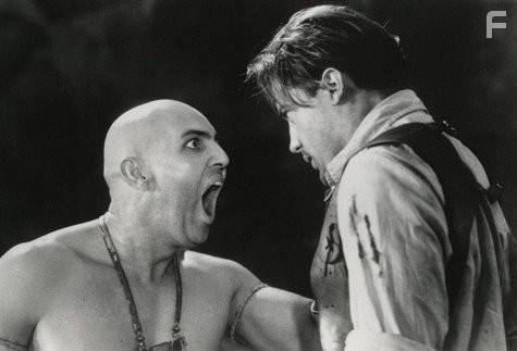 Brendan Fraser and Arnold Vosloo in Мумия (1999)