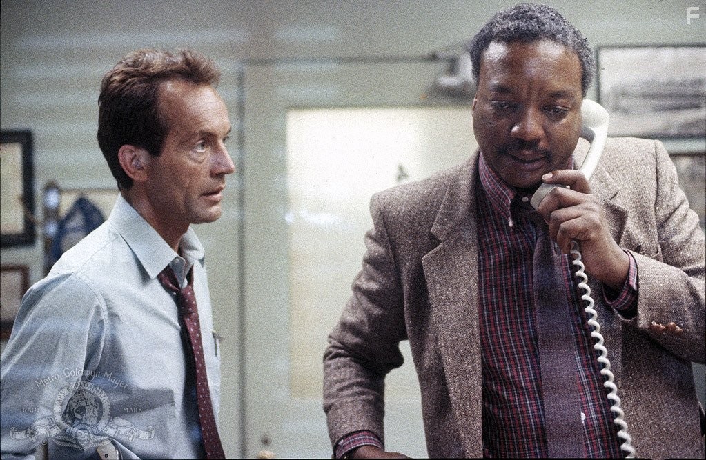 Lance Henriksen and Paul Winfield in Терминатор (1984)