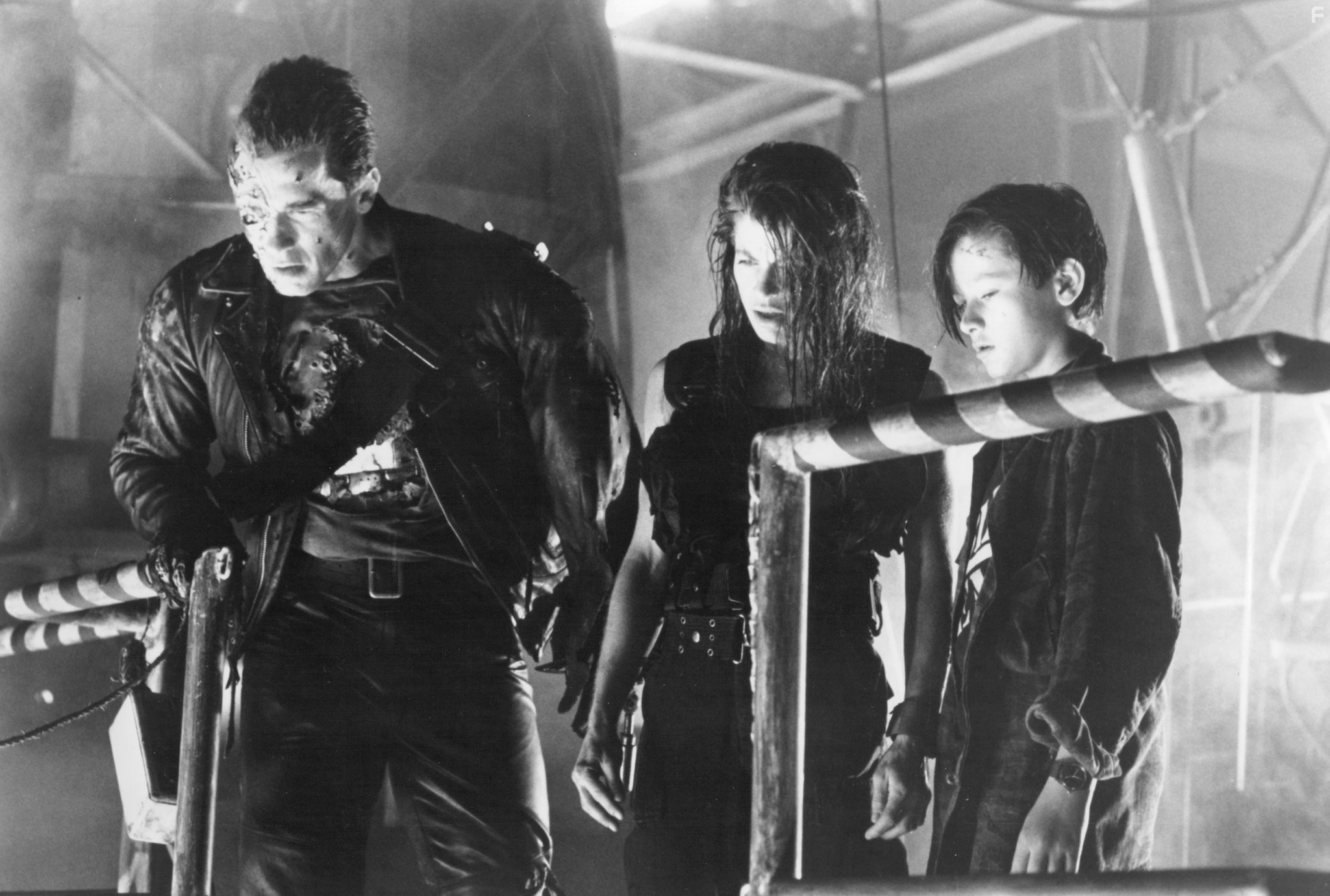 Linda Hamilton, Arnold Schwarzenegger, and Edward Furlong in Терминатор 2: Судный день (1991)