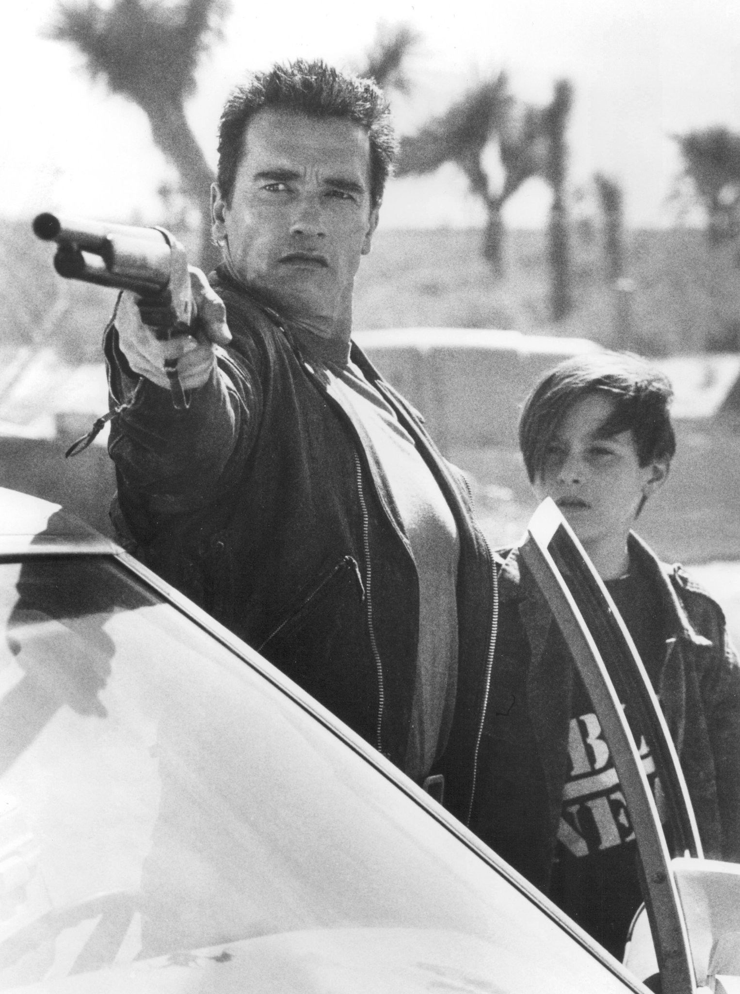 Arnold Schwarzenegger and Edward Furlong in Терминатор 2: Судный день (1991)