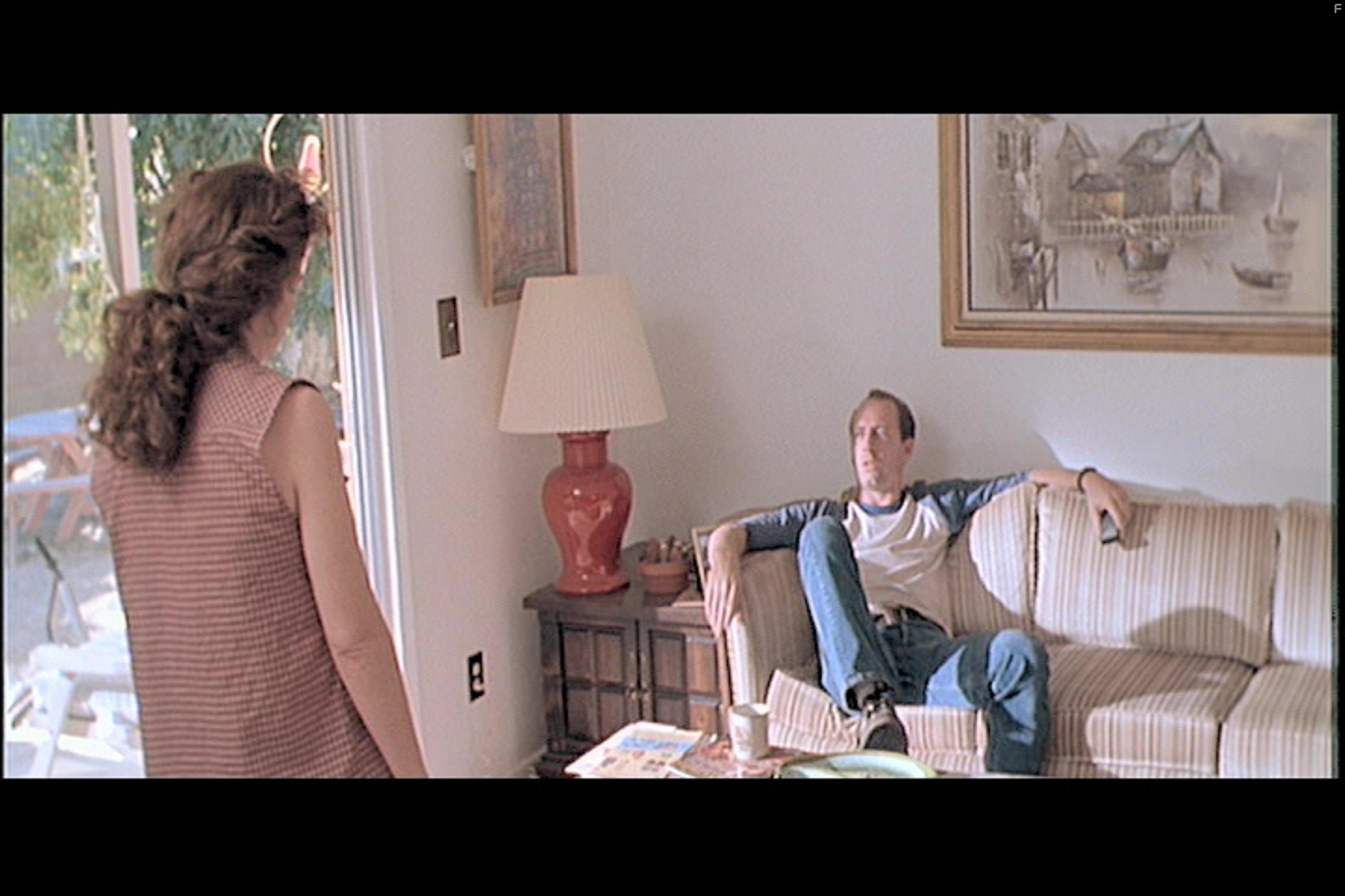 Jenette Goldstein and Xander Berkeley in Терминатор 2: Судный день (1991)