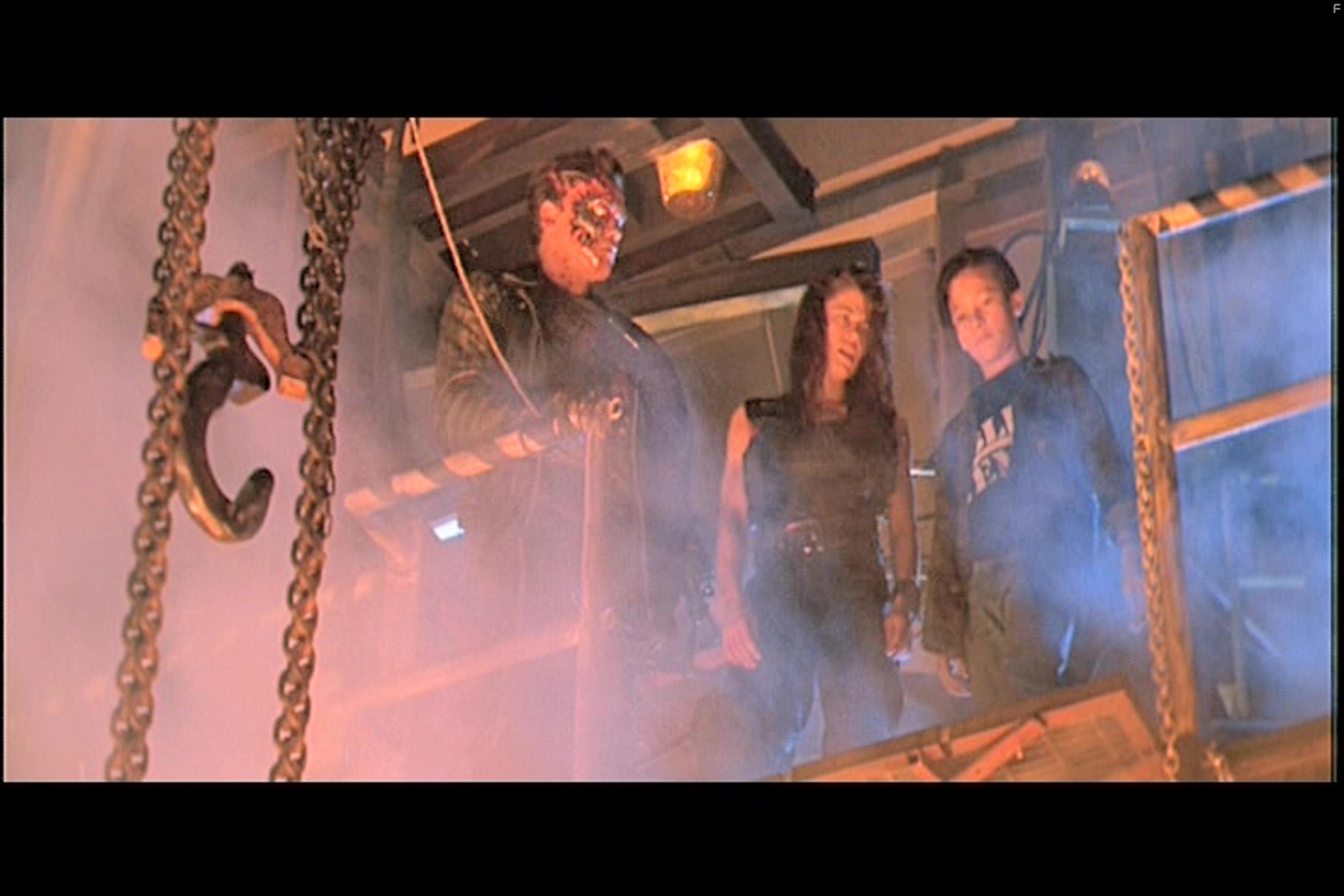 Linda Hamilton, Arnold Schwarzenegger, and Edward Furlong in Терминатор 2: Судный день (1991)