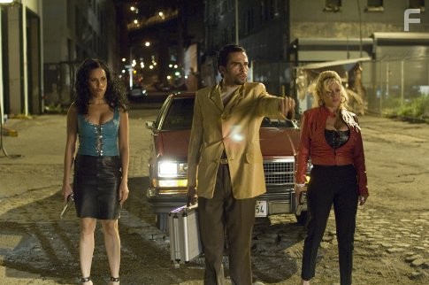 Rick Gonzalez and Manny Perez in Незаконное предложение (2007)