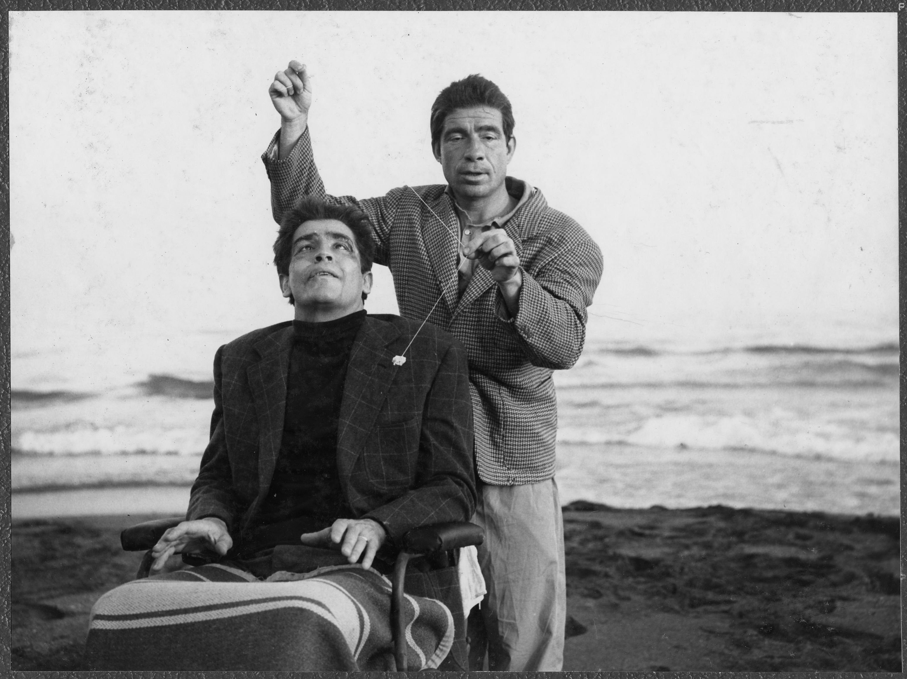 Vittorio Gassman and Ugo Tognazzi in I mostri (1963)