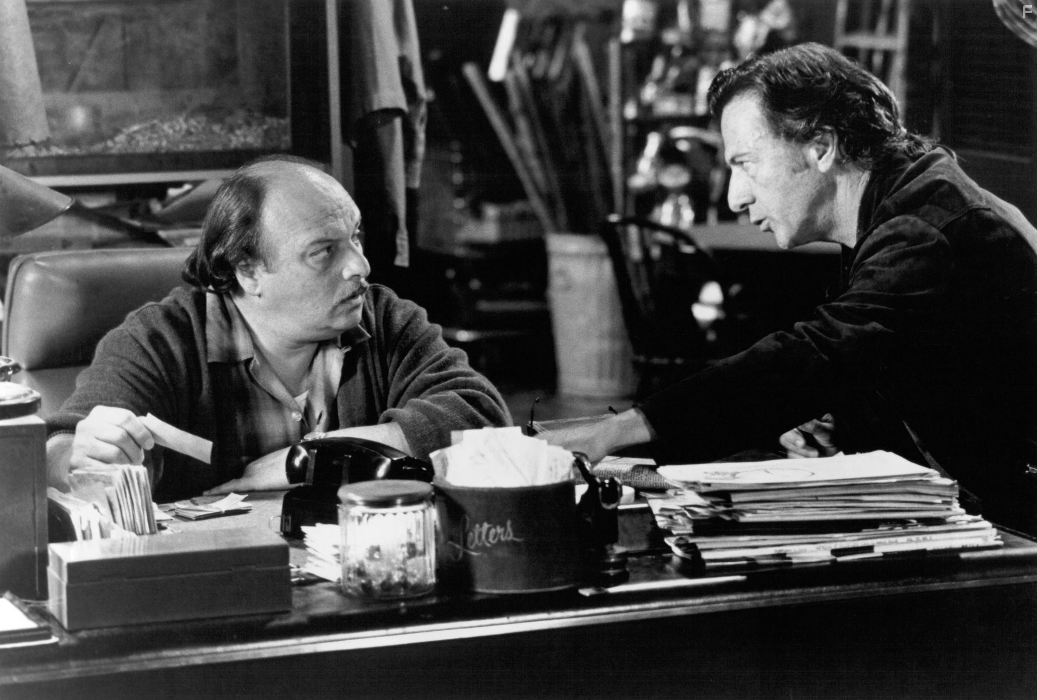 Dustin Hoffman and Dennis Franz in Американский бизон (1996)