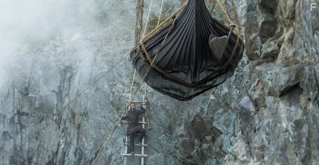 Gustaf Skarsg?rd in Викинги (2013)
