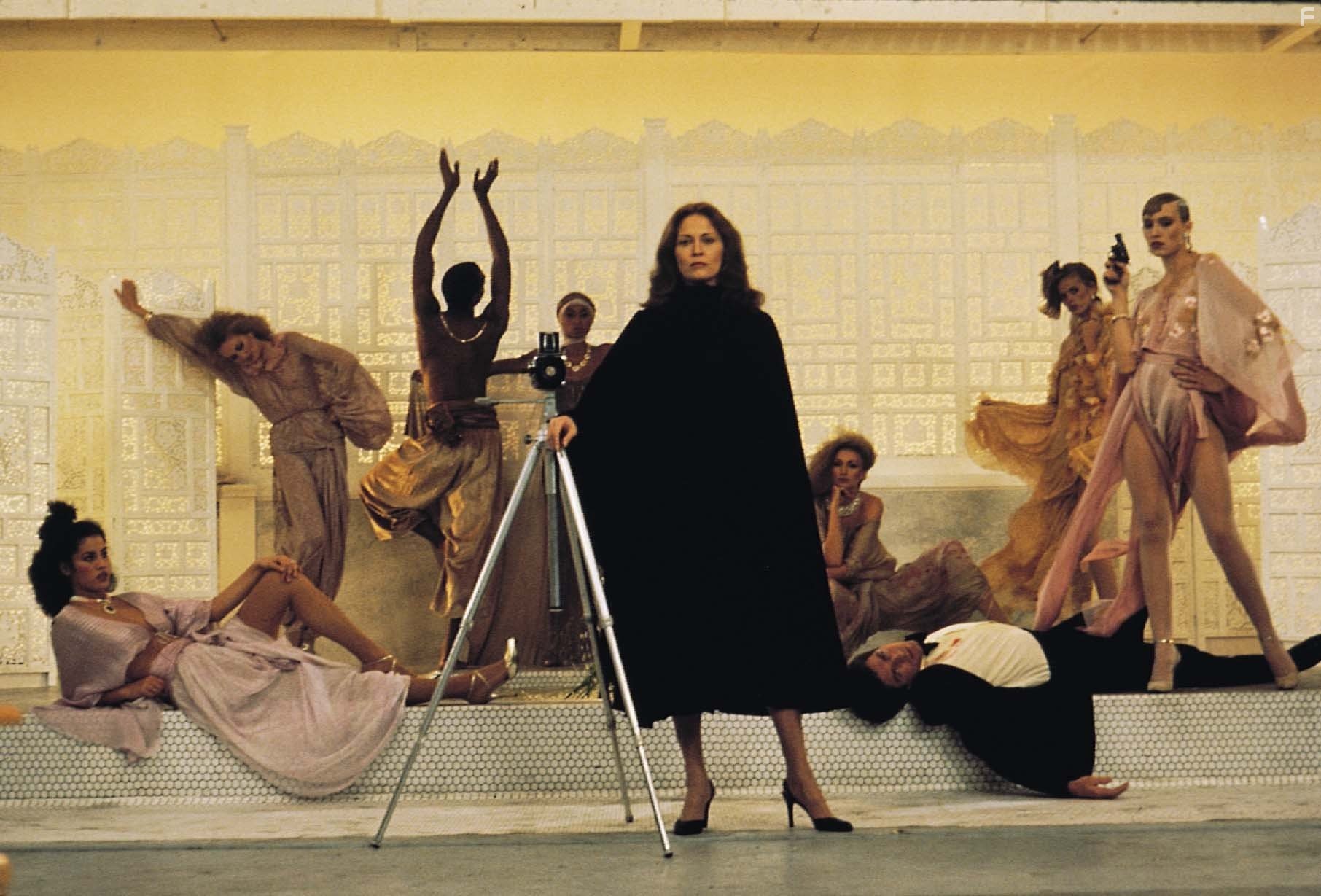 Faye Dunaway in Глаза Лоры Марс (1978)