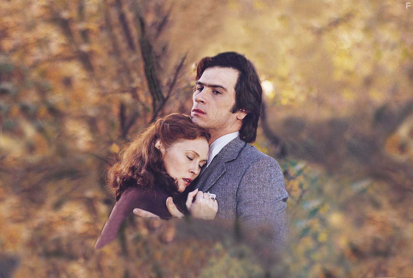 Tommy Lee Jones and Faye Dunaway in Глаза Лоры Марс (1978)