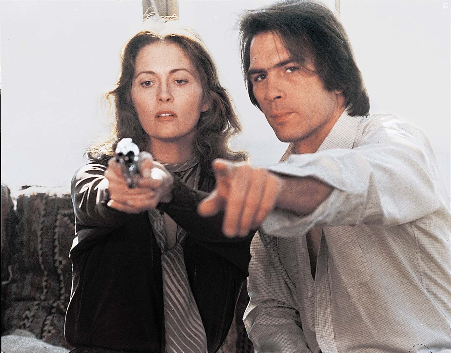 Tommy Lee Jones and Faye Dunaway in Глаза Лоры Марс (1978)