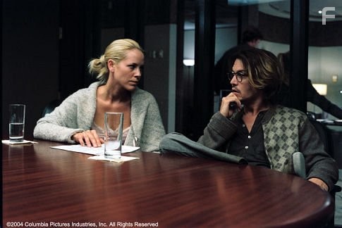Johnny Depp and Maria Bello in Тайное окно (2004)