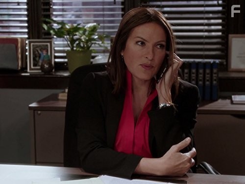 Mariska Hargitay in Закон и порядок: Специальный корпус (1999)