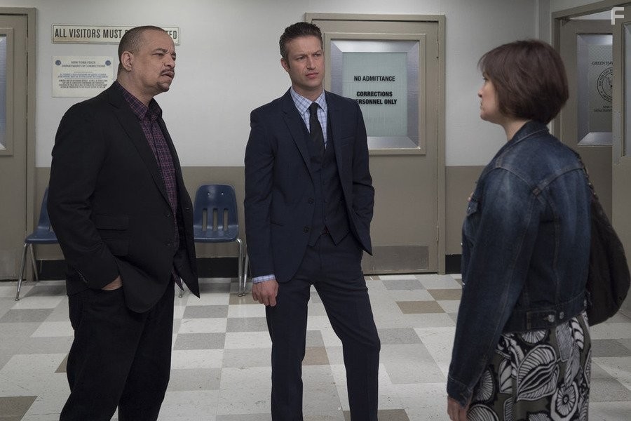 Ice-T and Peter Scanavino in Закон и порядок: Специальный корпус (1999)