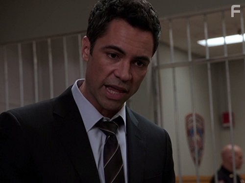 Danny Pino in Закон и порядок: Специальный корпус (1999)