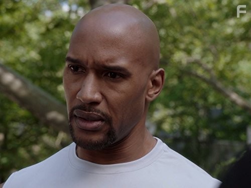 Henry Simmons in Закон и порядок: Специальный корпус (1999)