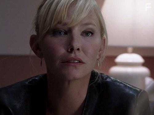 Kelli Giddish in Закон и порядок: Специальный корпус (1999)