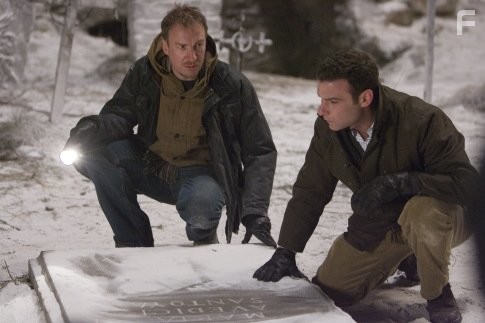 Liev Schreiber and David Thewlis in Омен (2006)