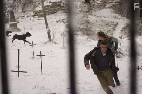Liev Schreiber and David Thewlis in Омен (2006)