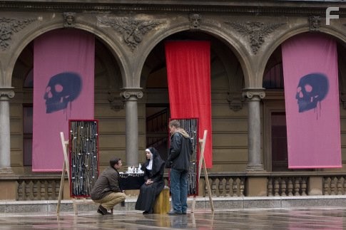 Liev Schreiber and David Thewlis in Омен (2006)