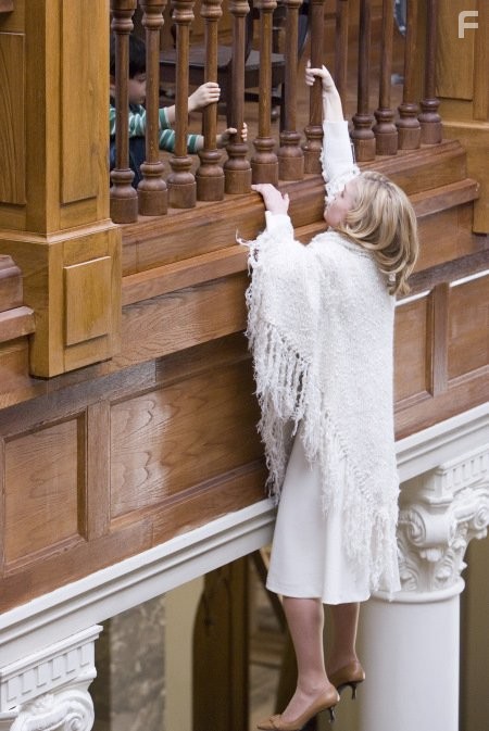 Julia Stiles in Омен (2006)