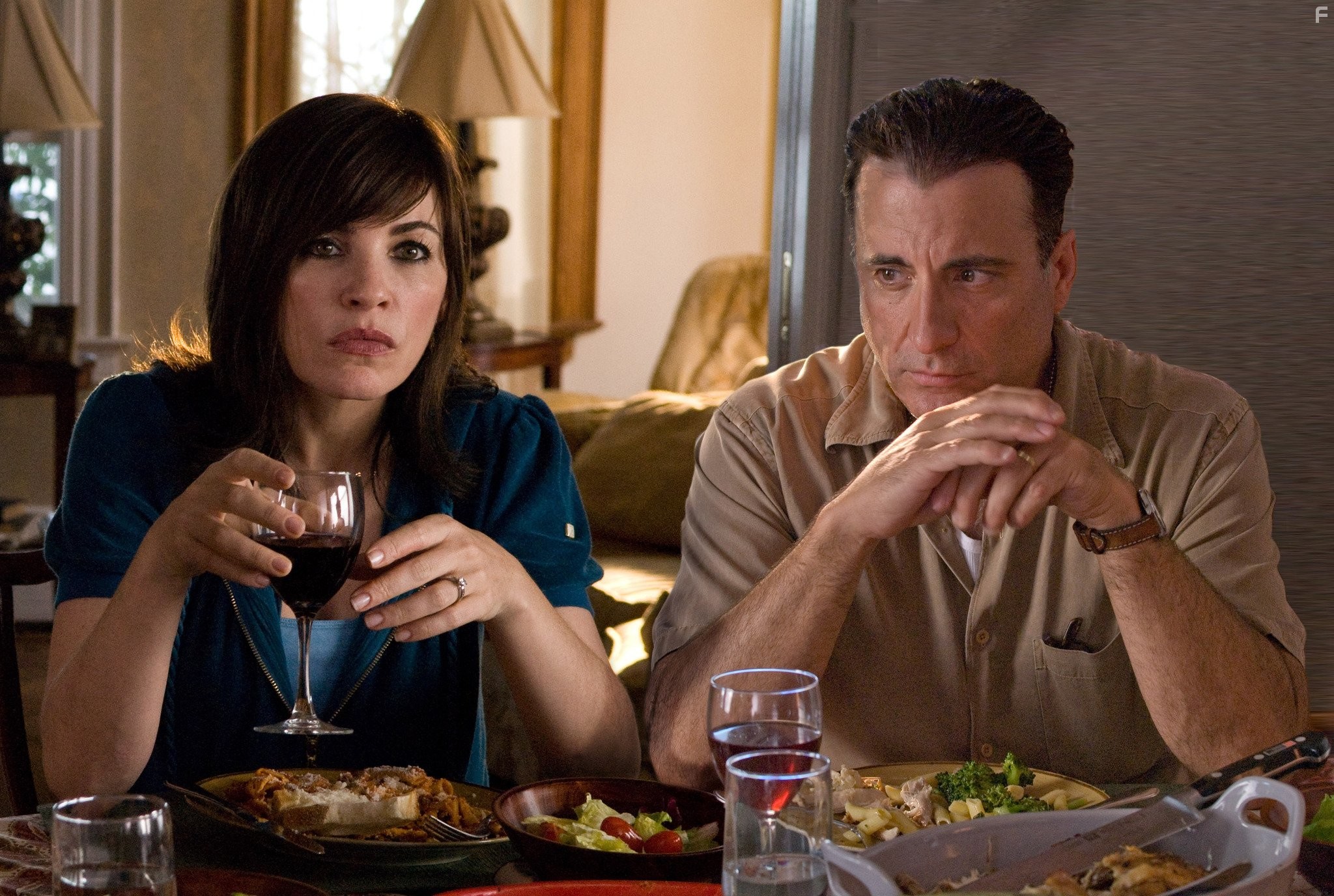 Andy Garcia and Julianna Margulies in Сити-Айленд (2009)