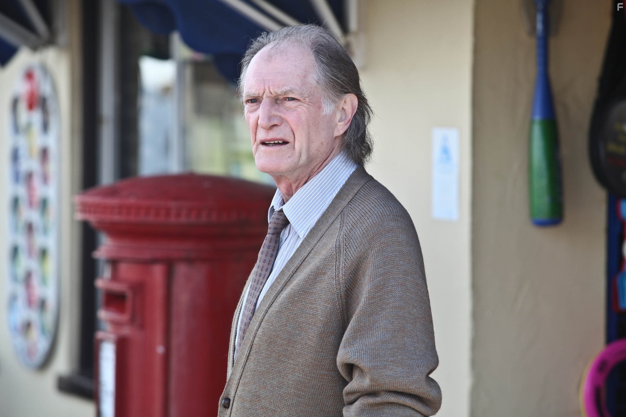 David Bradley in Убийство на пляже (2013)