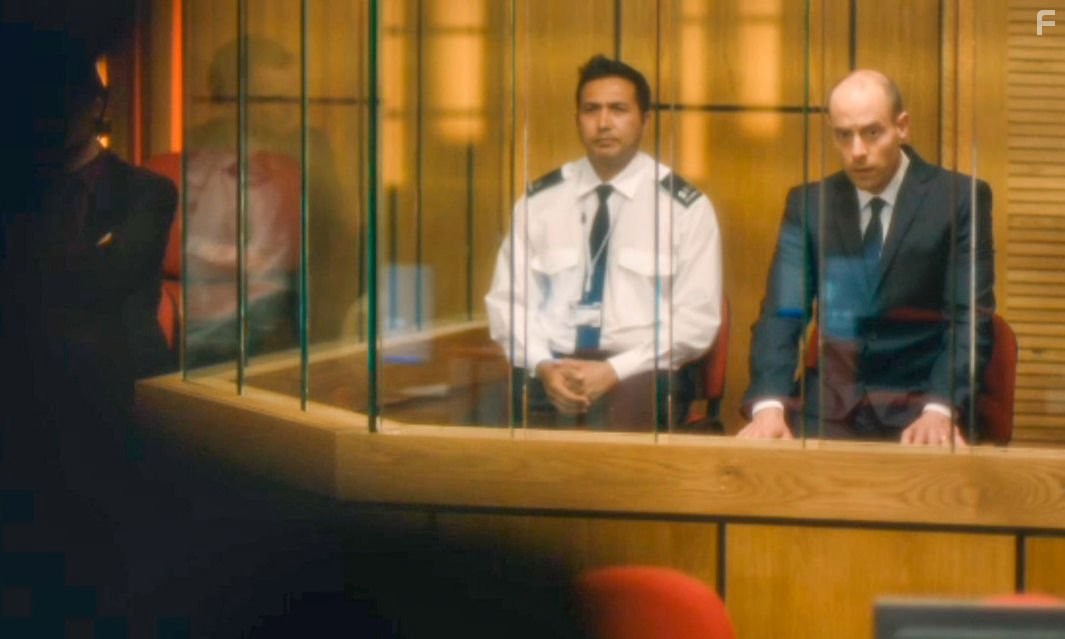 Matthew Gravelle and Kumud Pant in Убийство на пляже (2013)