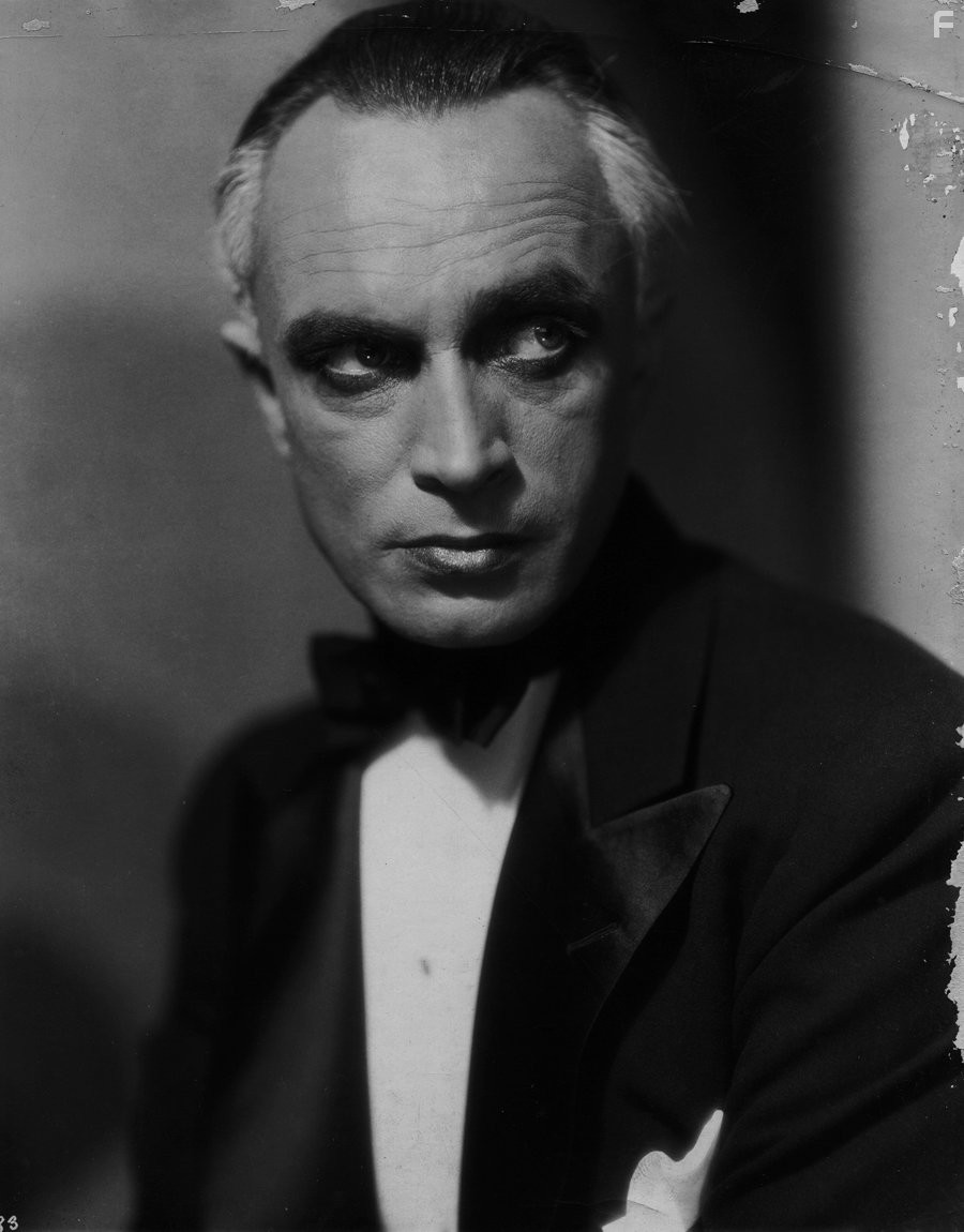 Conrad Veidt in The Last Performance (1927)