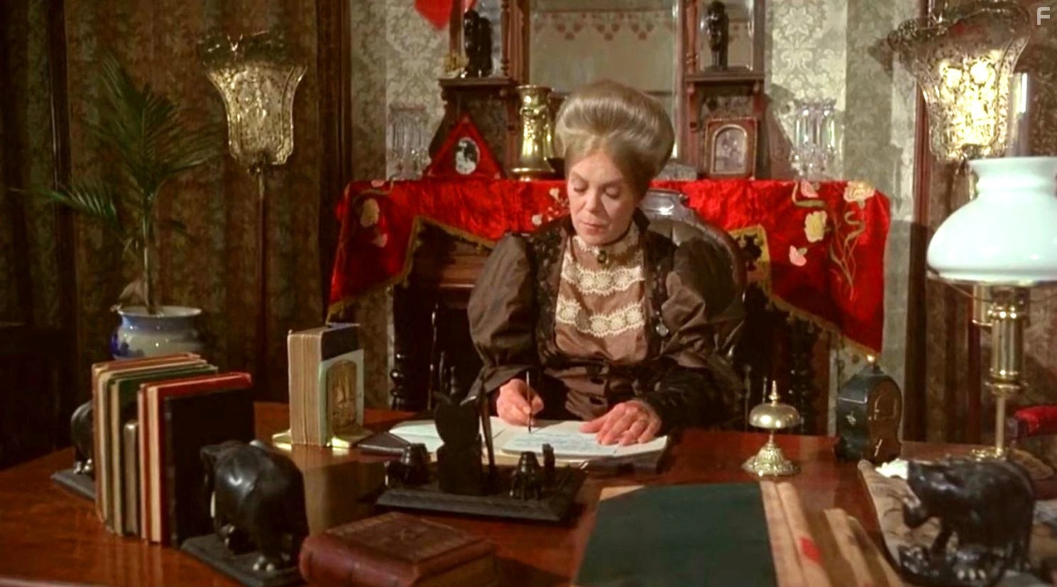 Rachel Roberts in Пикник у Yисячей скалы (1975)