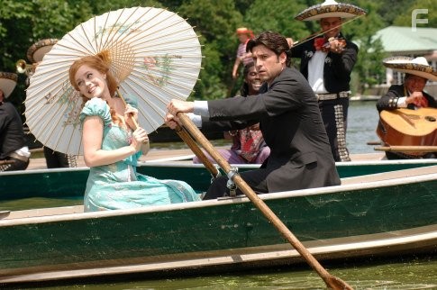 Patrick Dempsey and Amy Adams in Зачарованная (2007)