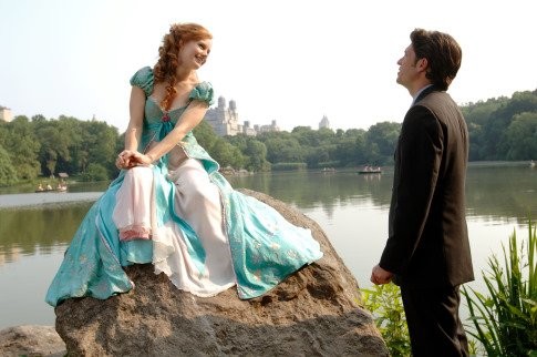 Patrick Dempsey and Amy Adams in Зачарованная (2007)