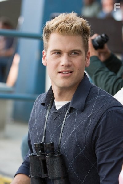 Nick Zano in Пункт назначения 4 (2009)