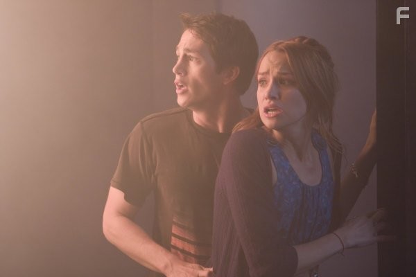 Shantel VanSanten and Bobby Campo in Пункт назначения 4 (2009)