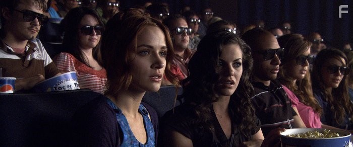 Shantel VanSanten and Haley Webb in Пункт назначения 4 (2009)