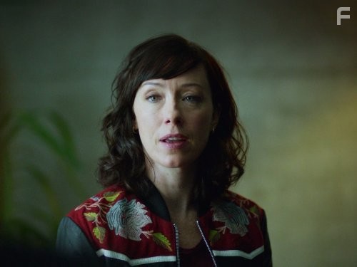Molly Parker in Мотив (2013)