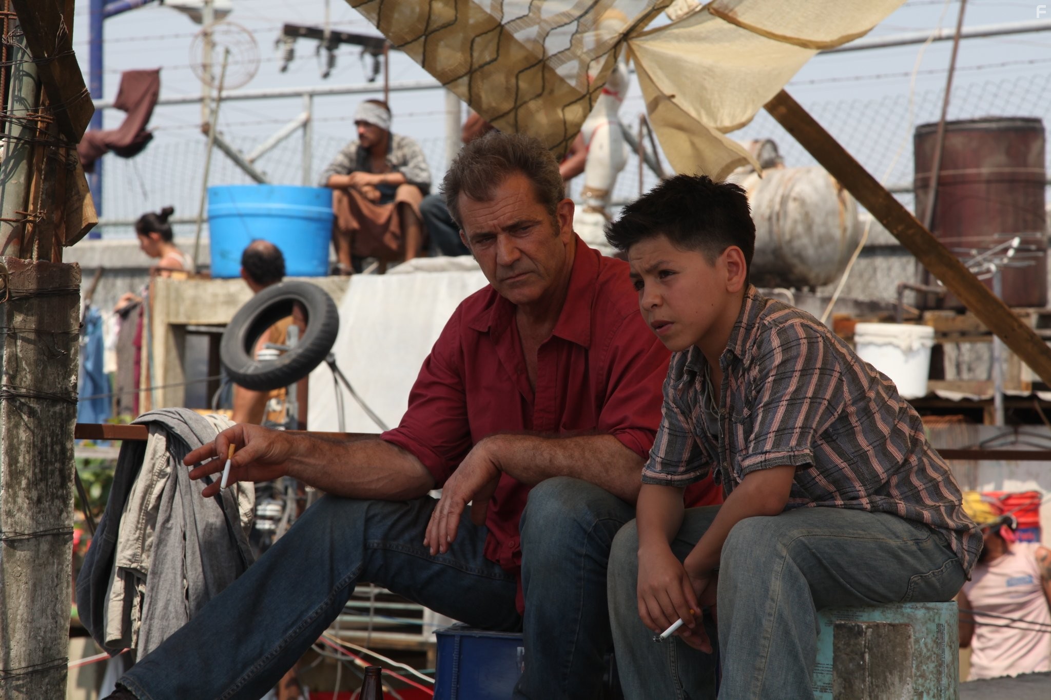 Mel Gibson and Kevin Hernandez in 'Весёлые' каникулы (2012)