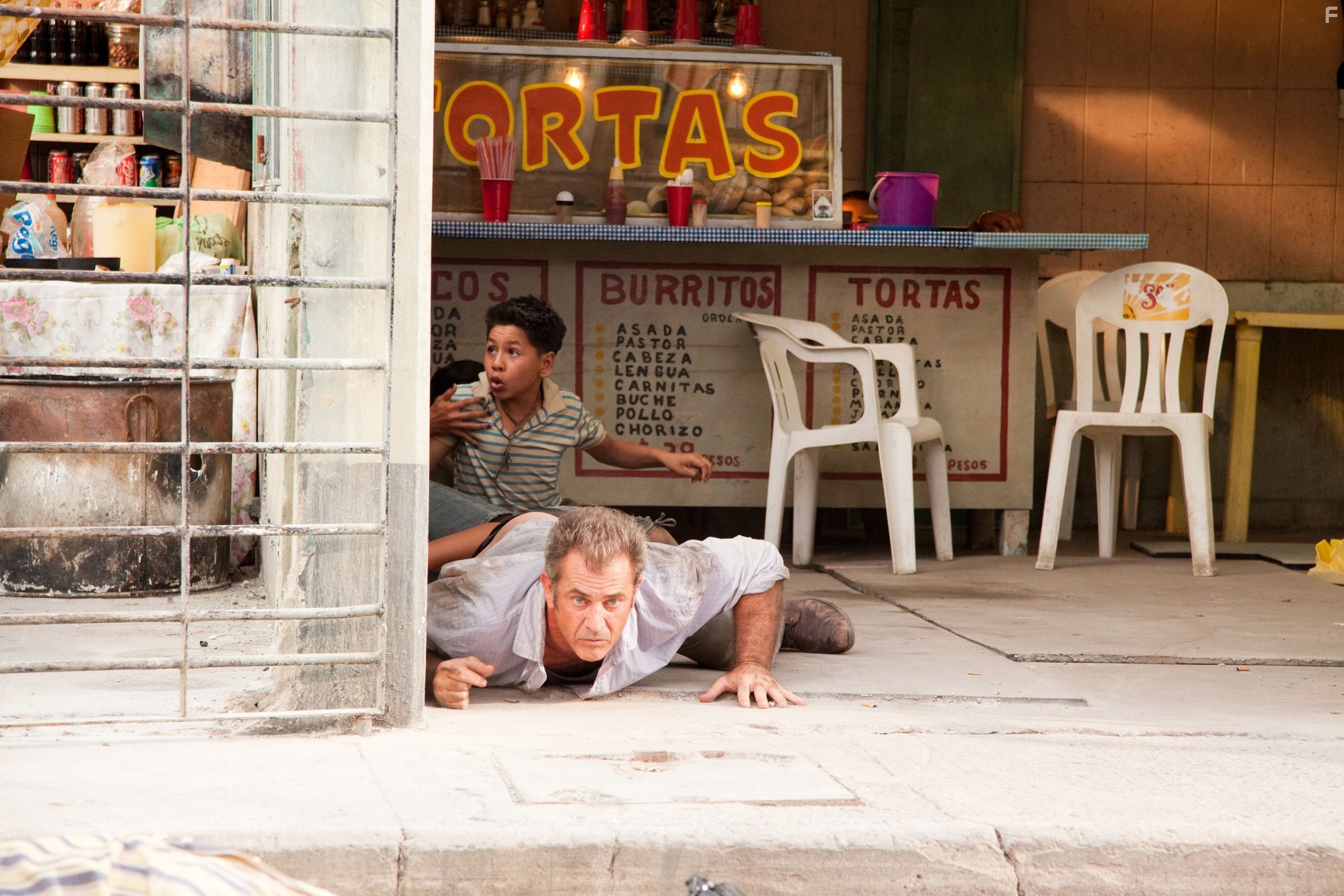 Mel Gibson and Kevin Hernandez in 'Весёлые' каникулы (2012)