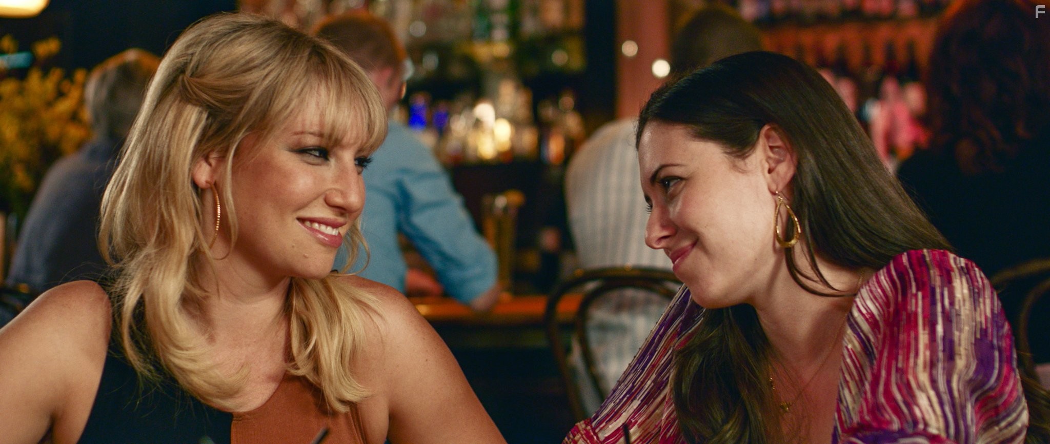 Ari Graynor and Lauren Miller in Если хочешь хорошо провести время, звони... (2012)