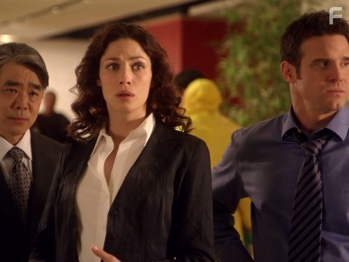 Eddie McClintock and Joanne Kelly in Хранилище 13 (2009)